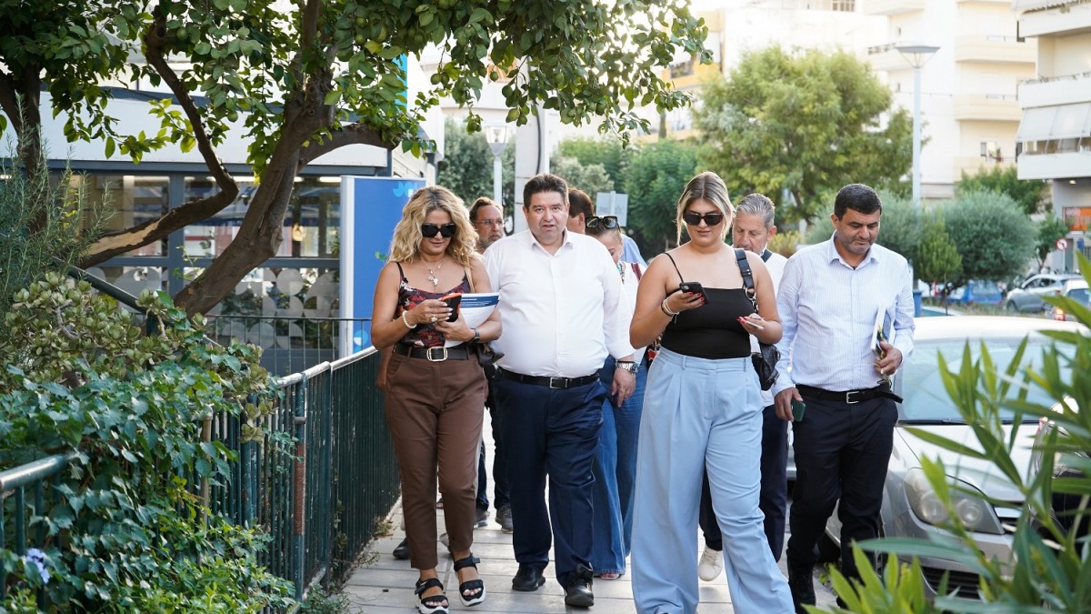 Στις γειτονιές του Ηρακλείου ο Μιχάλης Καραμαλάκης